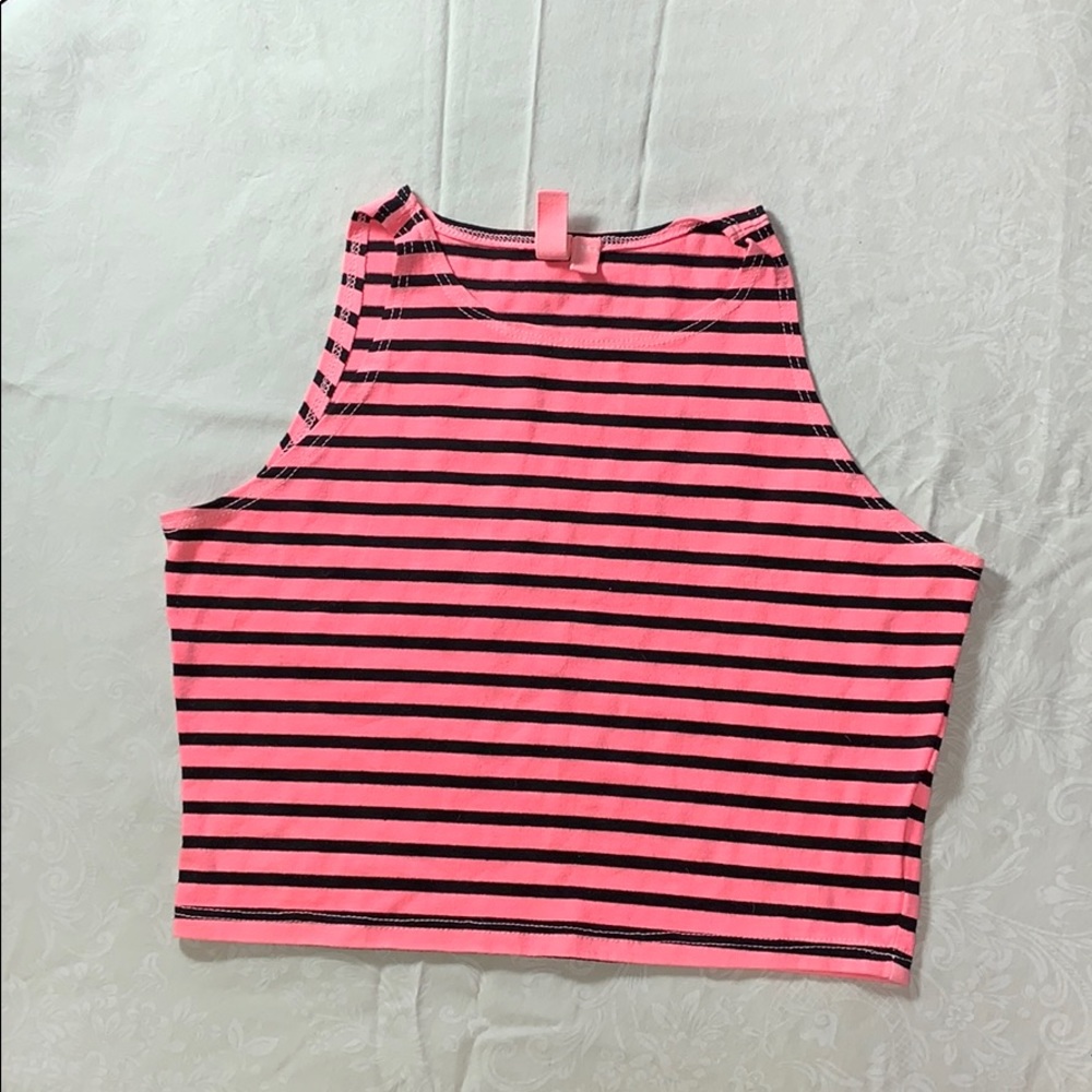 2 Cropped Tanks - Picture 5 of 7